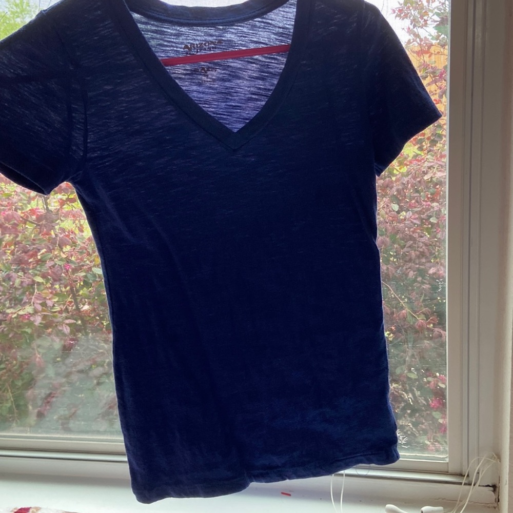 Arizona Jean co blue v-neck tee